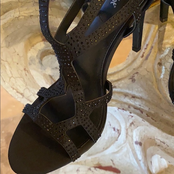 ♠️”STRAPPY DIAMOND STUD HIGH HEELS”♠️ - Picture 3 of 8